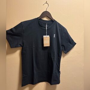 Nwt on clouds running tee